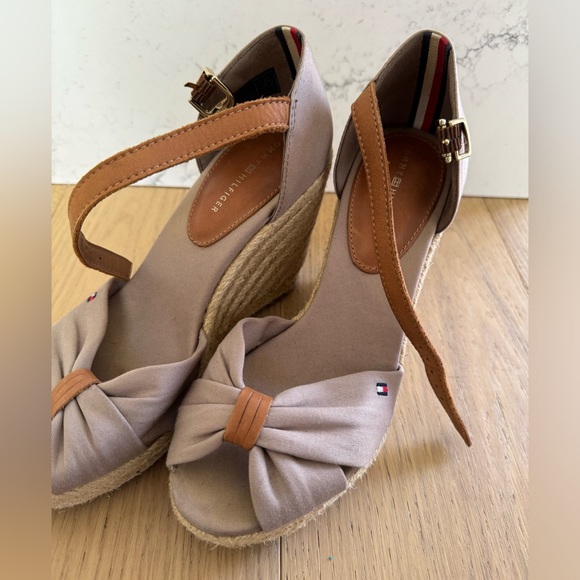 Tommy Hilfiger wedges US 6, 36 - Picture 1 of 5